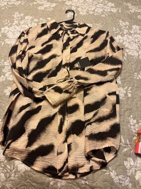 Simply Vera Vera Wang Beige and Black Zebra-Print Button-Down Shirt